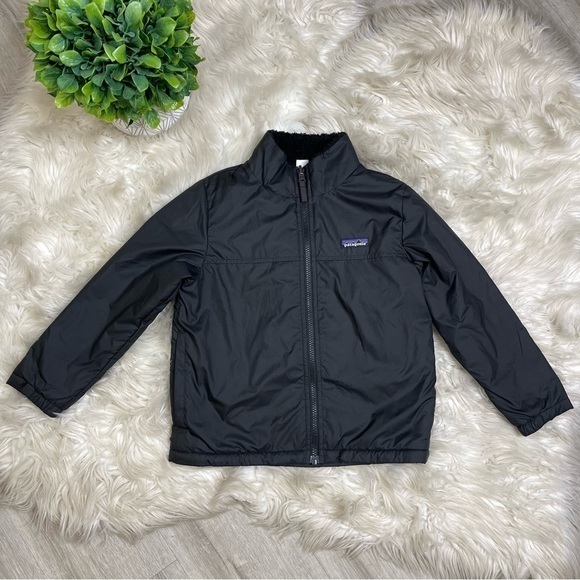 Girl’s Patagonia Black Reversible Jacket Coat‎ - Picture 1 of 10